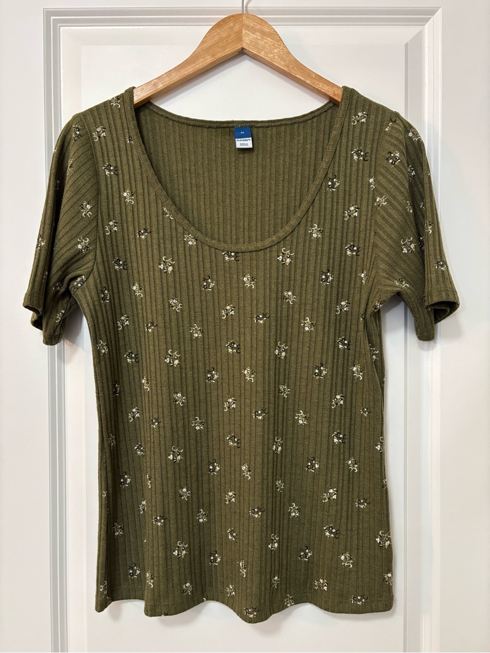 Old Navy Olive Green Floral Print Half-Sleeve Ribbed Tee Shirt, Size XL